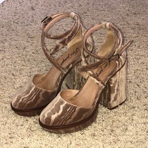 Free People taupe velvet platform sandals